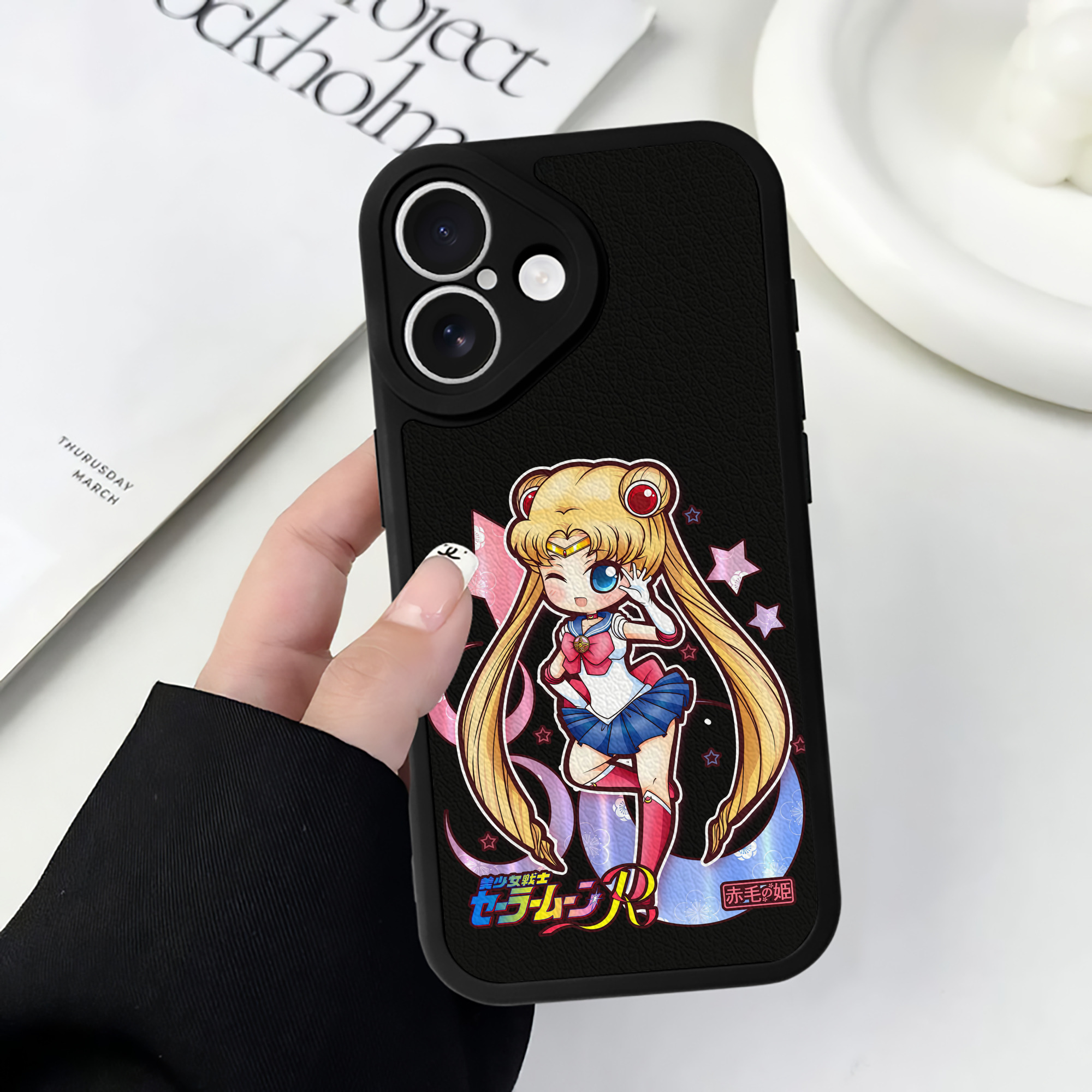 （画像用） 美少女戦士セーラームーン 月野 うさぎ つきの うさぎ Sailor Moon Tsukino Usagi 【iPhone 16シリーズ対応】シリコンスマホケース（レザー調） 材質：シリコン